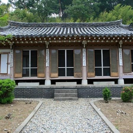 Goseong Choi Pilgan'S Old House Hotel ภายนอก รูปภาพ