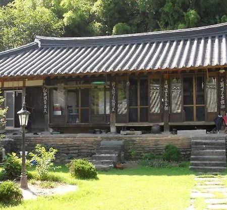 Goseong Choi Pilgan'S Old House Hotel ภายนอก รูปภาพ