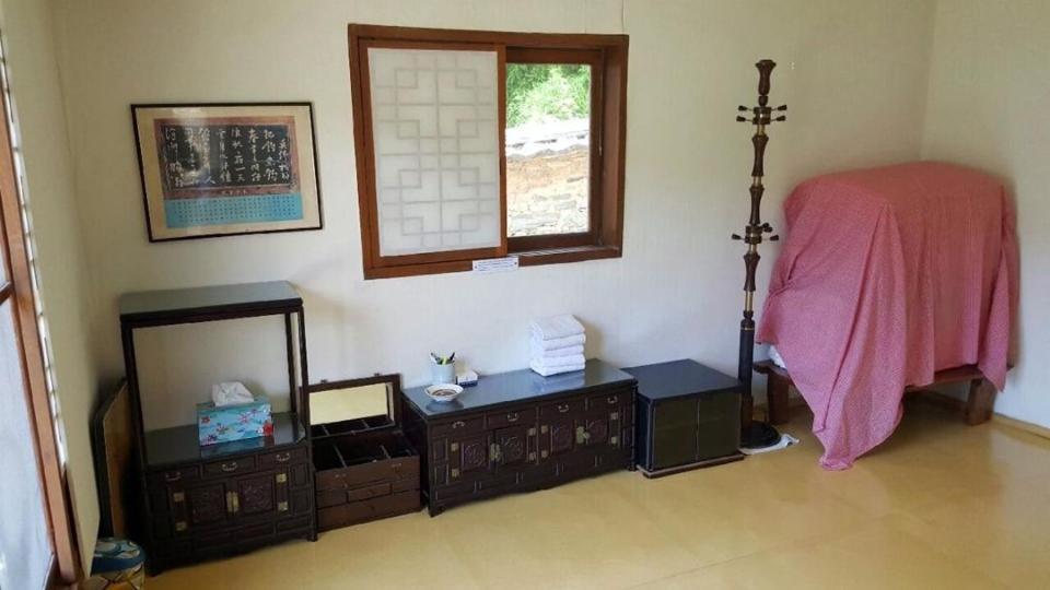 Goseong Choi Pilgan'S Old House Hotel ภายนอก รูปภาพ