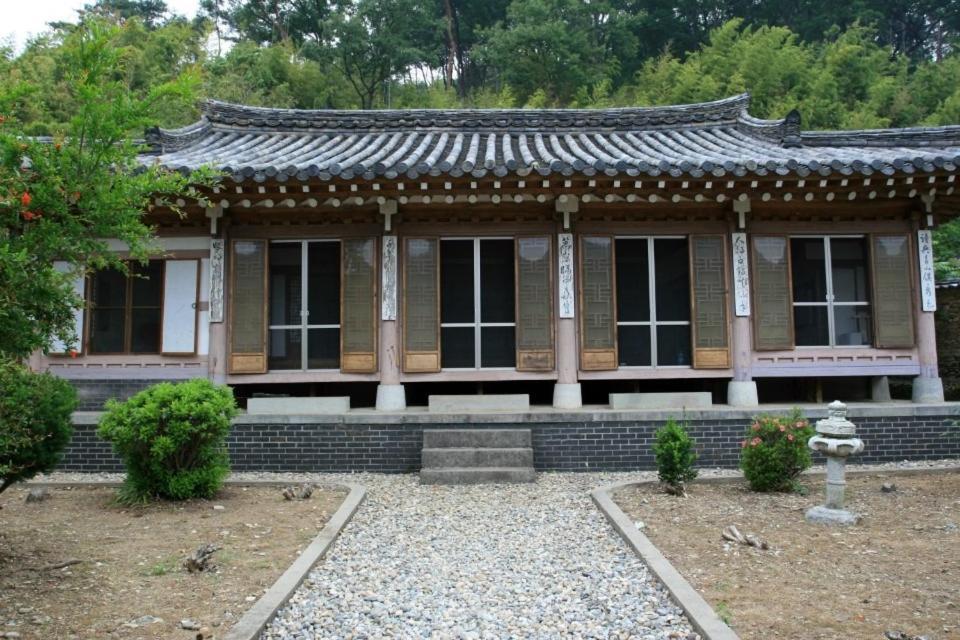 Goseong Choi Pilgan'S Old House Hotel ภายนอก รูปภาพ