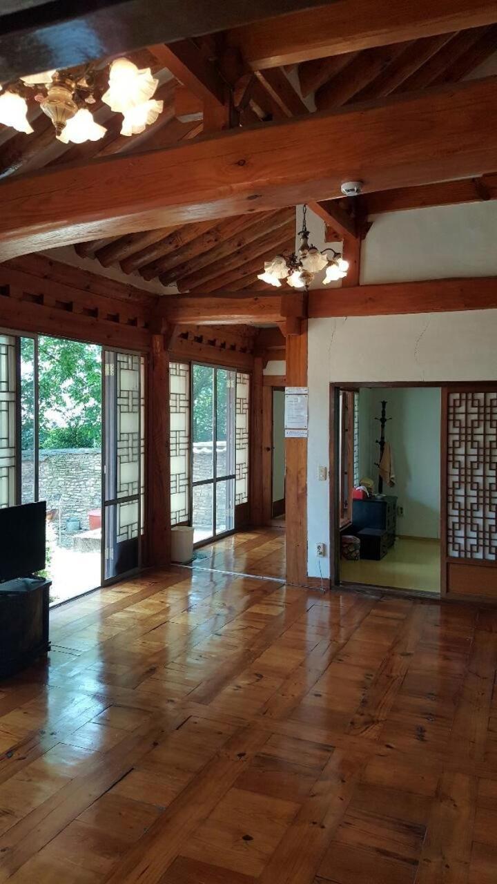 Goseong Choi Pilgan'S Old House Hotel ภายนอก รูปภาพ