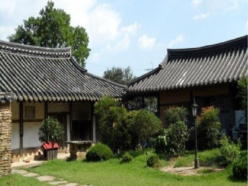 Goseong Choi Pilgan'S Old House Hotel ภายนอก รูปภาพ