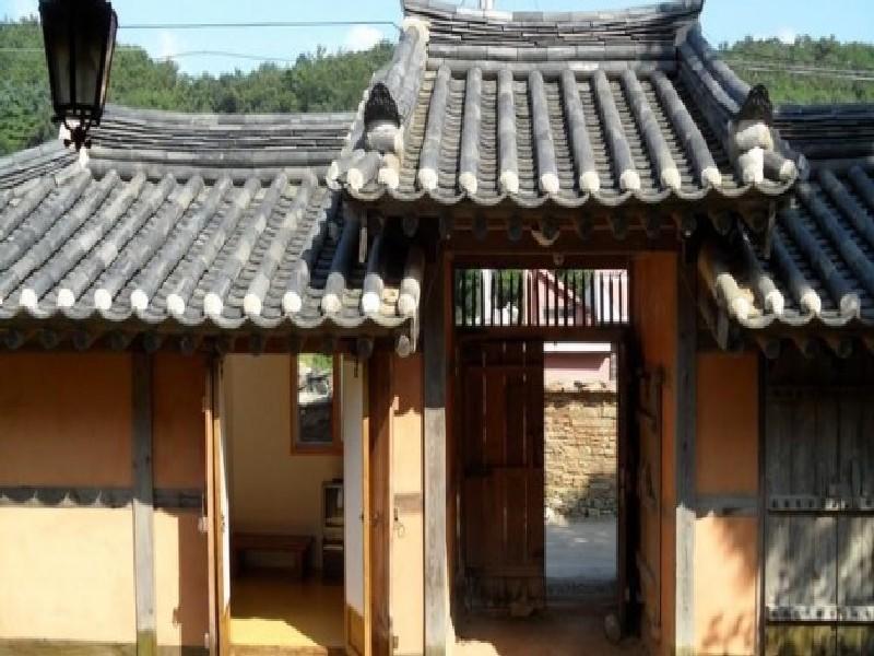 Goseong Choi Pilgan'S Old House Hotel ภายนอก รูปภาพ